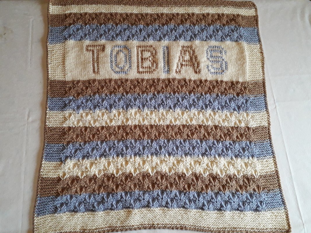 Knitting pattern baby blanket with name, size 70x75 cm. with gradient wool