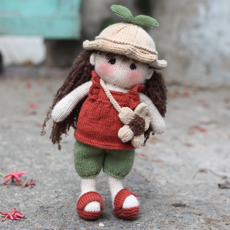 Doll knitting pattern - Dreamy doll Amelia - Image 2