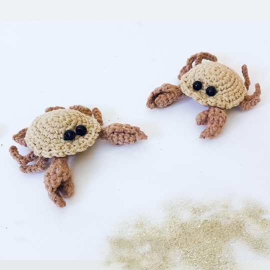 Crab Crochet Pattern & Video. Mini Amigurumi Keychain