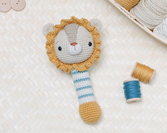 Lion baby rattle crochet pattern