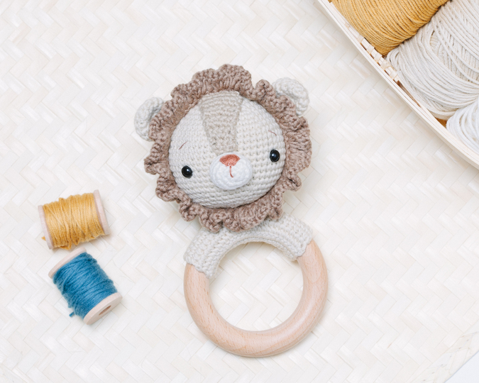Lion baby rattle crochet pattern