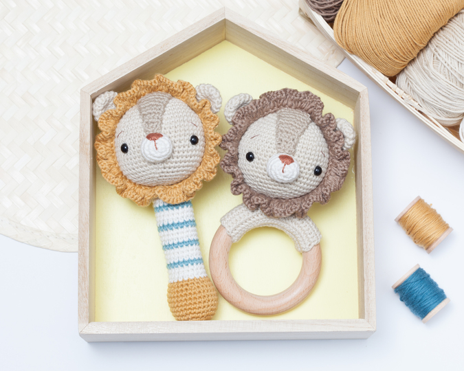 Lion baby rattle crochet pattern