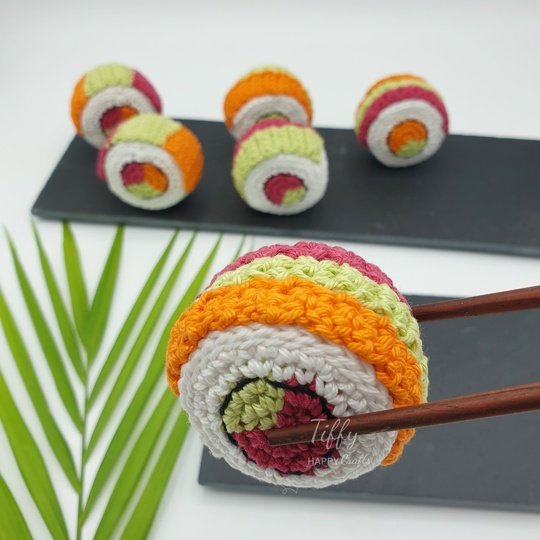 Rainbow Sushi – Häkelanleitung für Kinderküche & Kaufladen