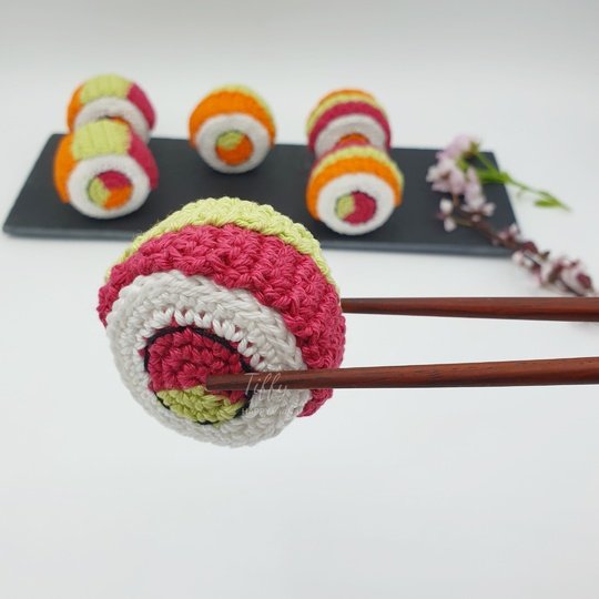 Rainbow Sushi – Häkelanleitung für Kinderküche & Kaufladen
