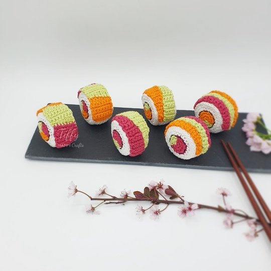 Rainbow Sushi – Häkelanleitung für Kinderküche & Kaufladen