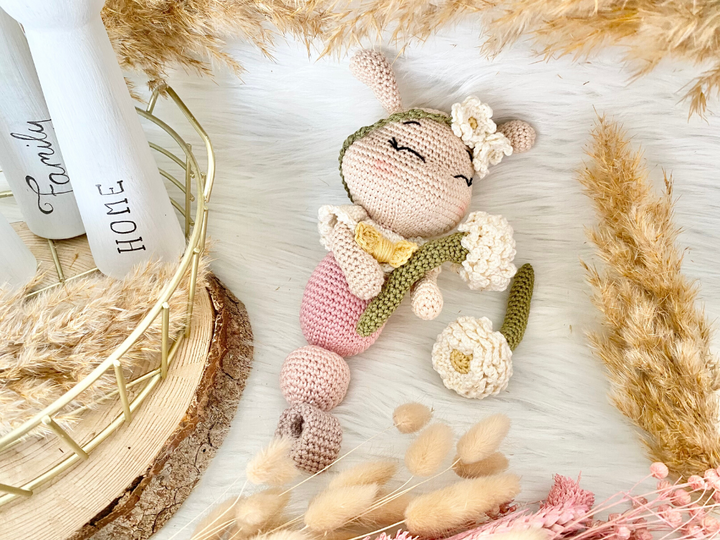 Raupe Bellis- Häkelanleitung Amigurumi von Wolldiamant