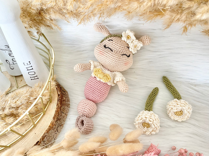 Raupe Bellis- Häkelanleitung Amigurumi von Wolldiamant