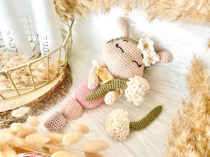 Raupe Bellis- Häkelanleitung Amigurumi von Wolldiamant