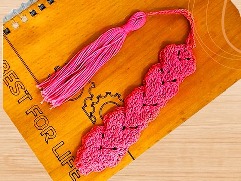Crochet Heart Bookmark PDF + Video Tutorial (English Only)
