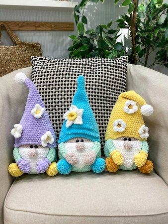 https://www.crazypatterns.net/uploads/cache/items/2023/05/91733/preview/spring-gnome-pattern-set-of-3-plush-gnomes-pdf-crochet-pattern-2186126555-338x450.jpg