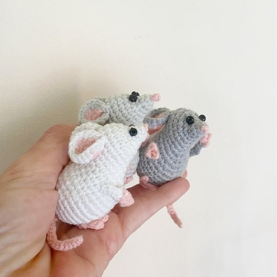 Realistische kleine Maus. Häkelanleitung