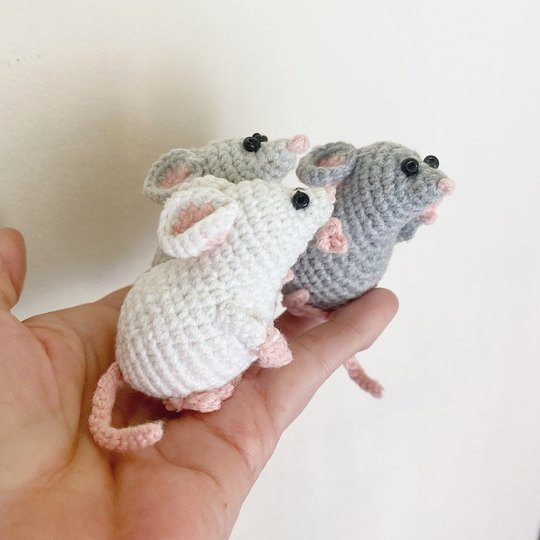 Realistische kleine Maus. Häkelanleitung