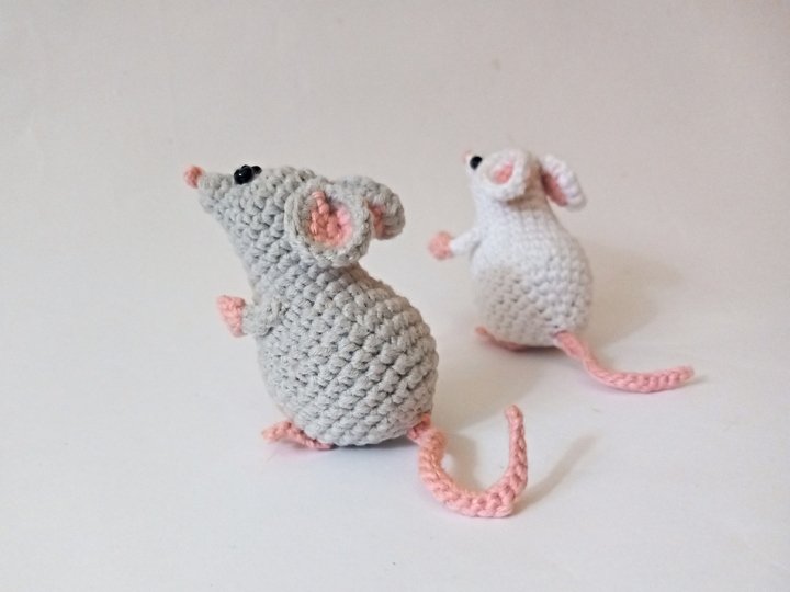 Realistische kleine Maus. Häkelanleitung