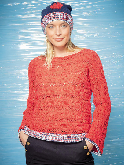 Quergestrickter Pullover im Zopfmuster mit Mütze