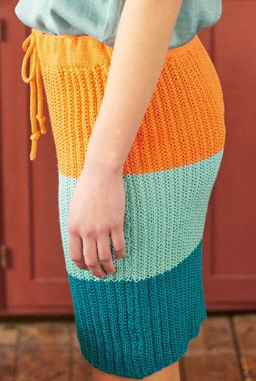 Dreifarbiger Rock mit Rippenmuster