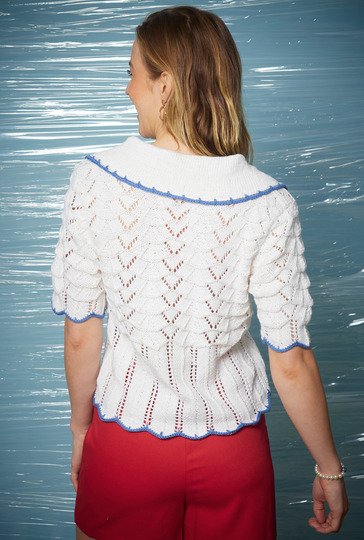 Kurzarm-Pullover mit Reverskragen in Weiß und Blau