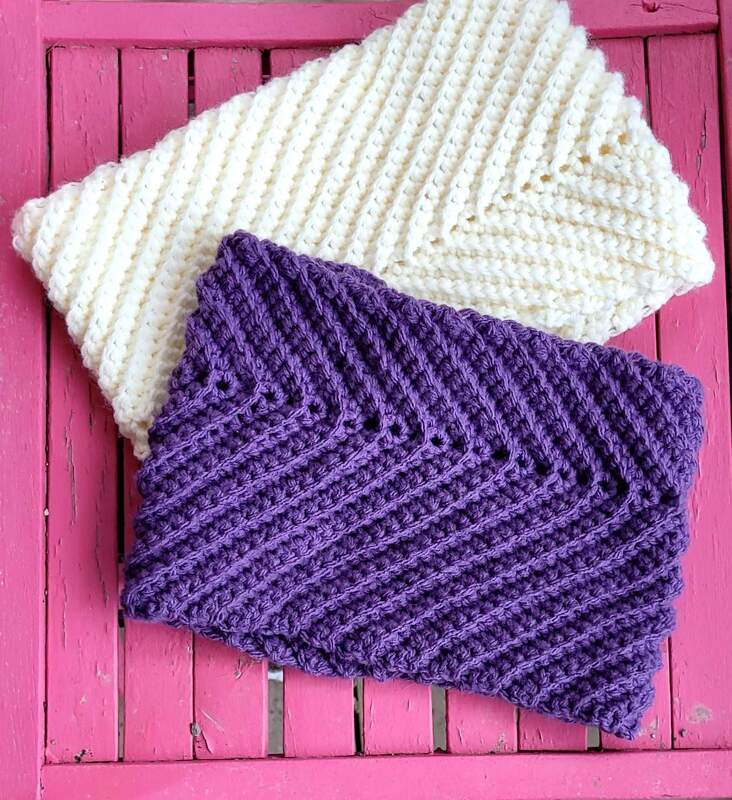 Asymmetric Crochet Chevron Cowl