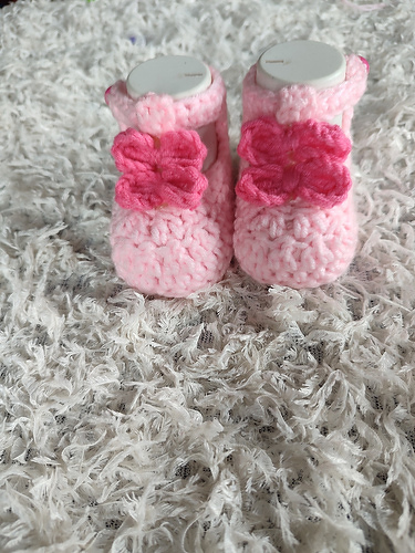 Crochet Baby Bow Shoes Worked In Rows - Image 2