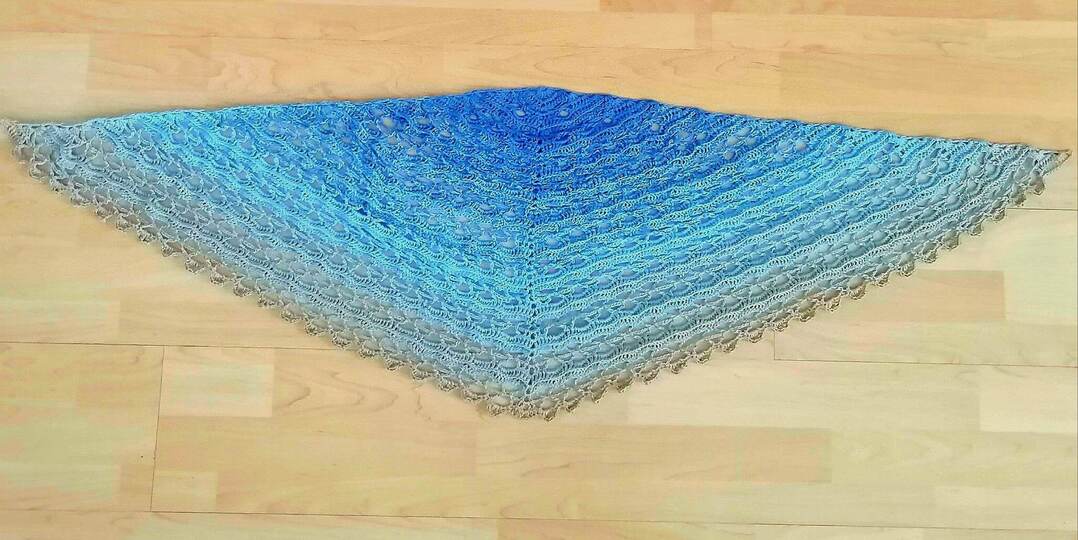 Häkelanleitung flaches Dreieckstuch "Maiprinzessin"