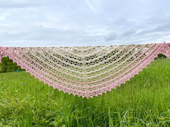 Häkelanleitung flaches Dreieckstuch "Maiprinzessin"