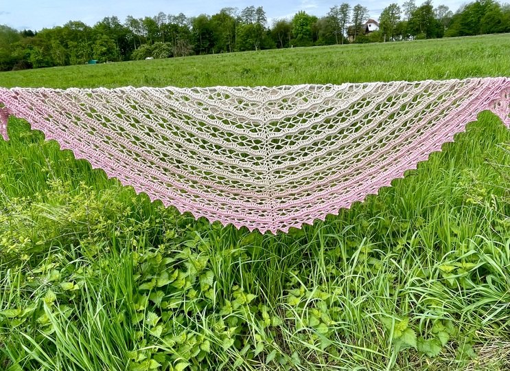 Häkelanleitung flaches Dreieckstuch "Maiprinzessin"