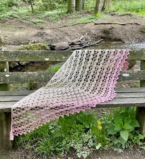 Häkelanleitung flaches Dreieckstuch "Maiprinzessin"