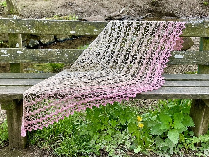 Häkelanleitung flaches Dreieckstuch "Maiprinzessin"