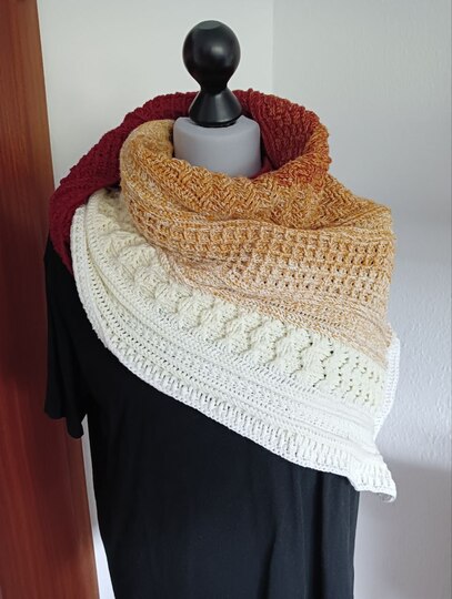 " NIREMI"  Anleitung für ein asymmetrisches Tuch gehäkelt