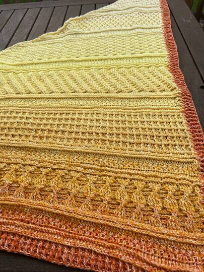 " NIREMI"  Anleitung für ein asymmetrisches Tuch gehäkelt