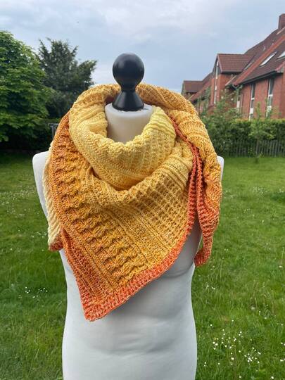 " NIREMI"  Anleitung für ein asymmetrisches Tuch gehäkelt