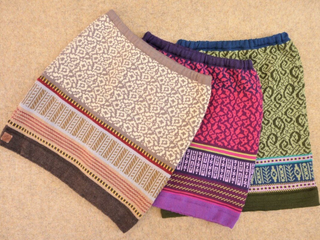 Strickmaschine: Rock zu Hose mit 4-fach Sockenwolle rosa Leomuster - Bild 2