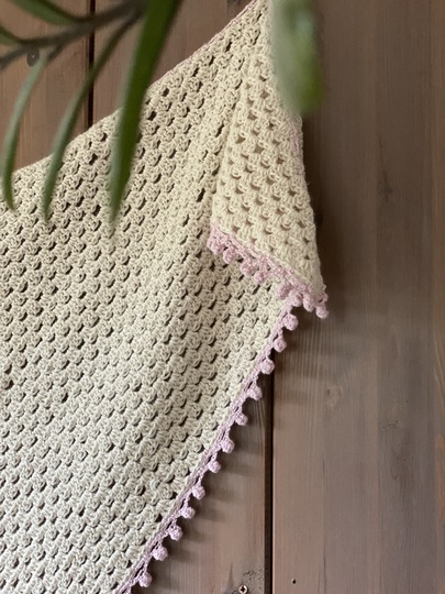 Häkelanleitung Dreieckstuch "Rose Buds" aus Alpaka/Seide