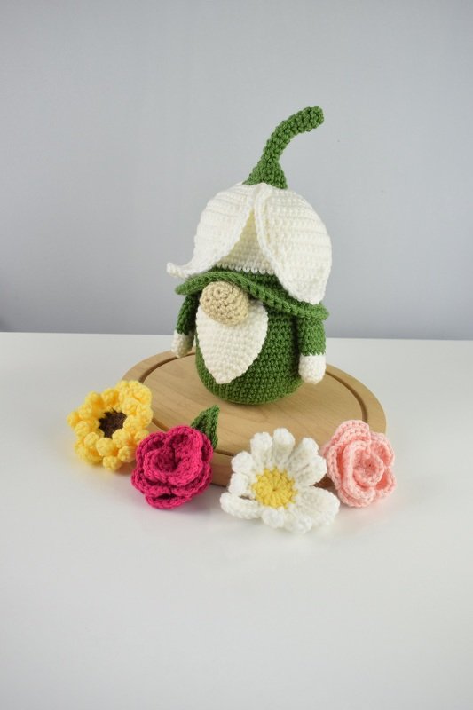 Crochet gnome pattern- Snowdrop gnome pattern- Spring flower gnome- garden - Image 2