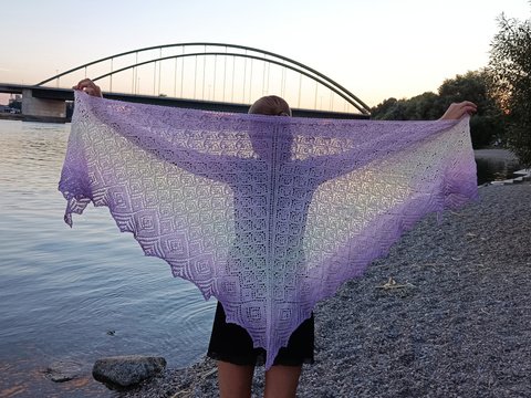 Anleitung Lace-Dreiechstuch "Blütenschauer"