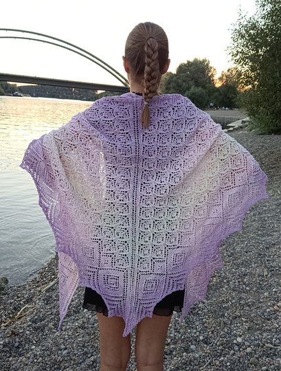 Anleitung Lace-Dreiechstuch "Blütenschauer"