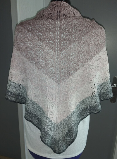 Anleitung Lace-Dreiechstuch "Blütenschauer"