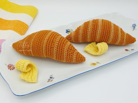 Croissants in 2 Varianten inkl. Butterstück für Kinderküche & Kaufladen