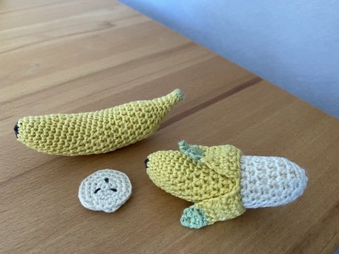 Banane häkeln, Banane geschält und Bananen Scheibe z. B. für Kaufladen