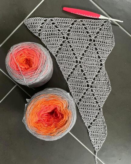 Häkelanleitung: Großes asymmetrisches Tuch mit Rautenmuster