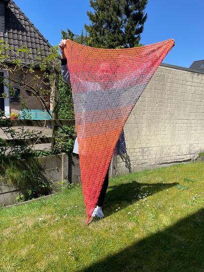 Häkelanleitung: Großes asymmetrisches Tuch mit Rautenmuster