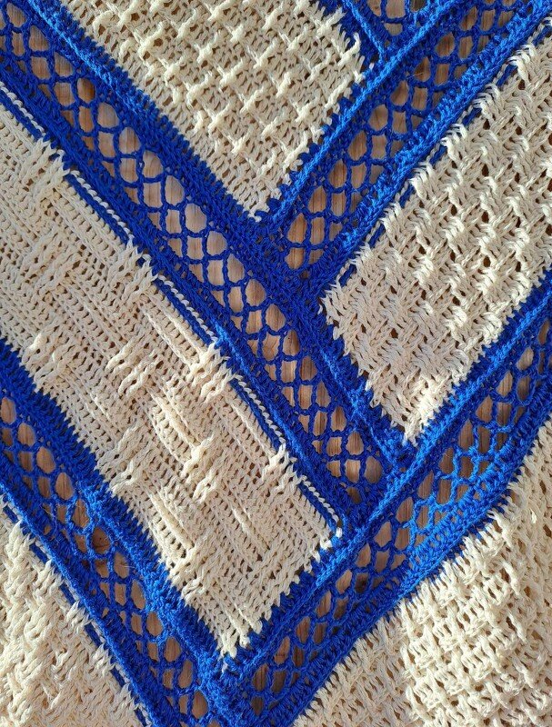 Crochet Pattern Triangular Scarf "Akaste" - Handmade Unique Design