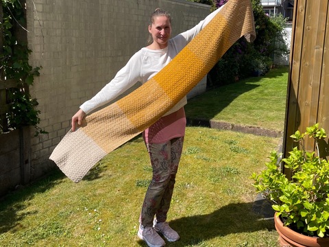 Häkelanleitung für ein großes Schaltuch im Muschelmuster