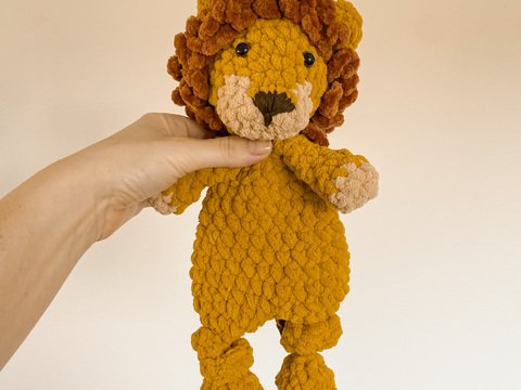 Lion crochet pattern. Lion snuggler. Lion lovey with knotted legs