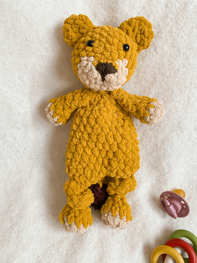 Lion crochet pattern. Lion snuggler. Lion lovey with knotted legs