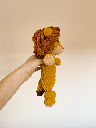 Lion crochet pattern. Lion snuggler. Lion lovey with knotted legs