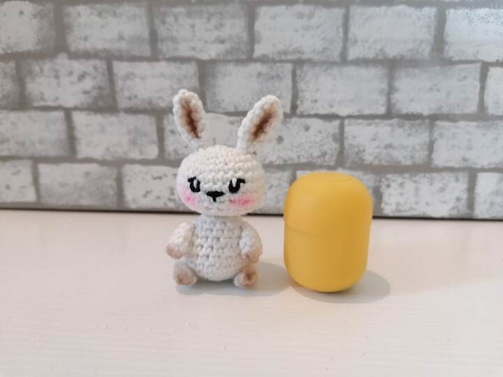 Zuckersüßes Mini-Häschen häkeln – Amigurumi Häkelanleitung PDF