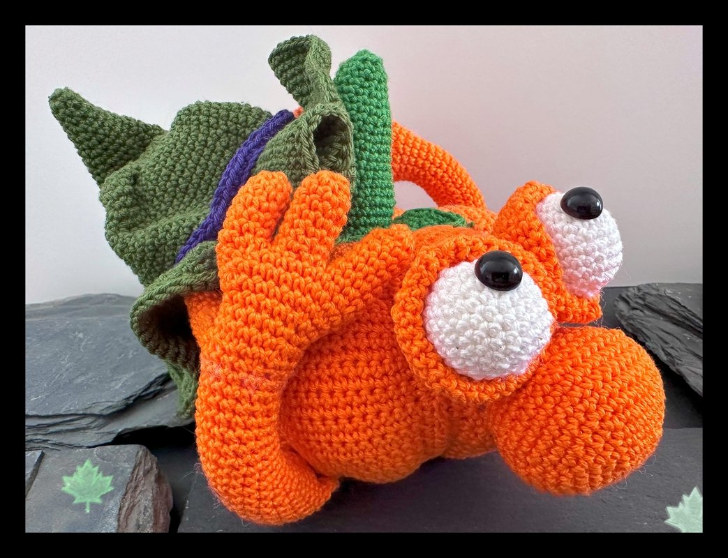 Häkelanleitung als PDF zum nacharbeiten des Kürbis mit Zauberhut
