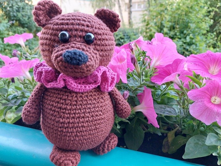 Kuschelbär Teddy Bär Krümel mit Kragen ca. 20 cm hoch