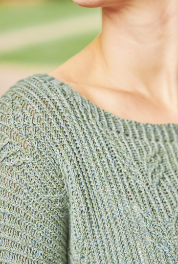 Khakifarbener Langarm-Strickpulli mit Musterstreifen