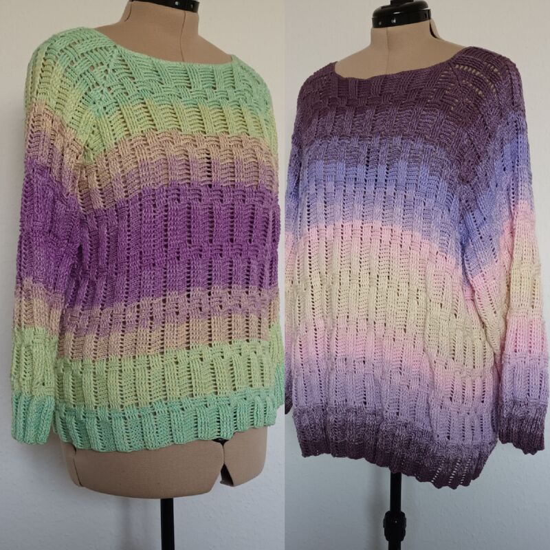 Zwei gehäkelte Damenpullover mit Pastell- und Violett-Farbverläufen und markantem Strukturmuster